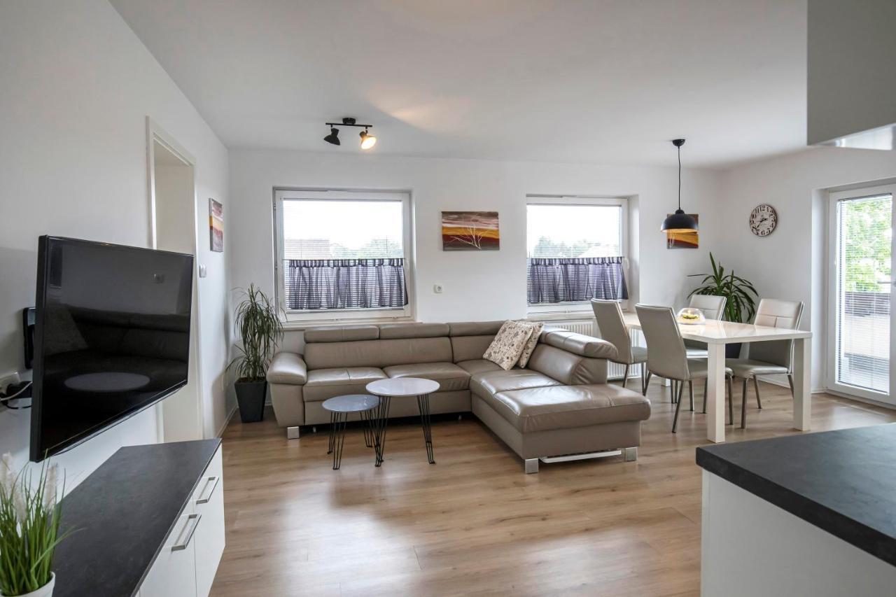 Apartments Vila Apolonia ลูบลิยานา ภายนอก รูปภาพ