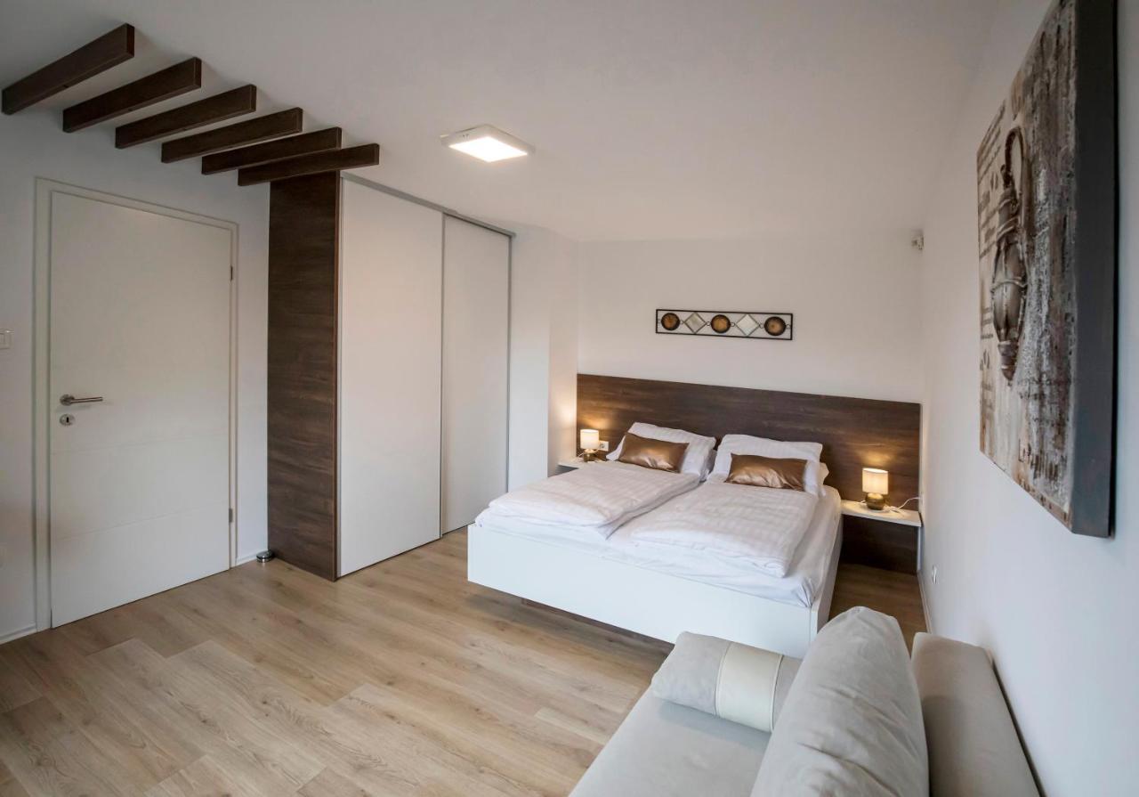 Apartments Vila Apolonia ลูบลิยานา ภายนอก รูปภาพ