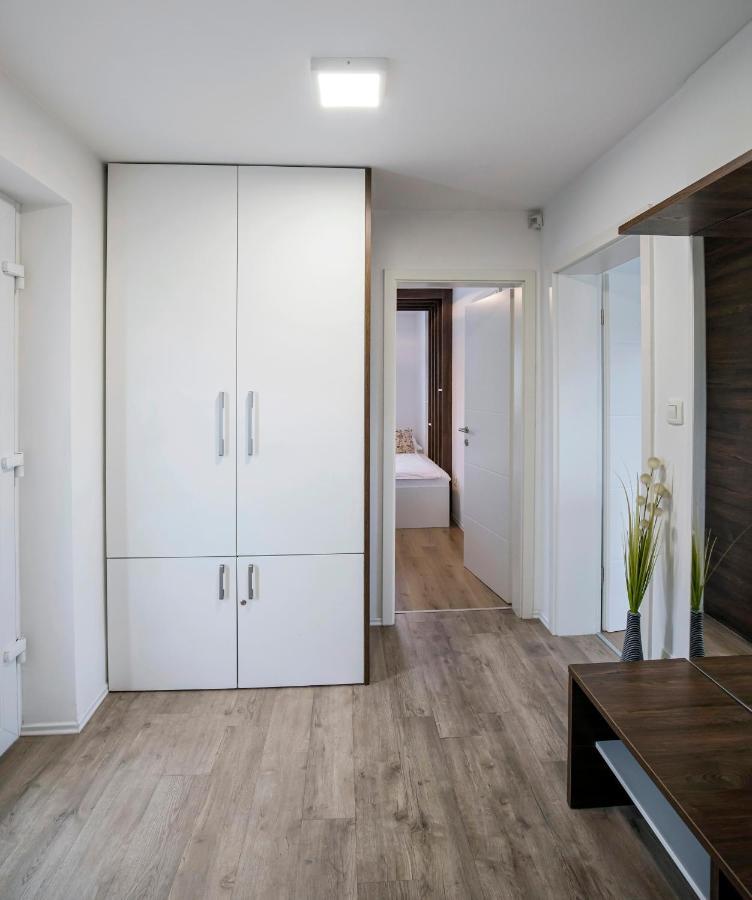 Apartments Vila Apolonia ลูบลิยานา ภายนอก รูปภาพ