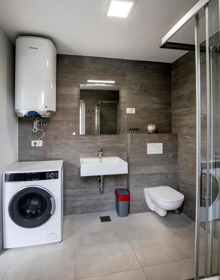 Apartments Vila Apolonia ลูบลิยานา ภายนอก รูปภาพ